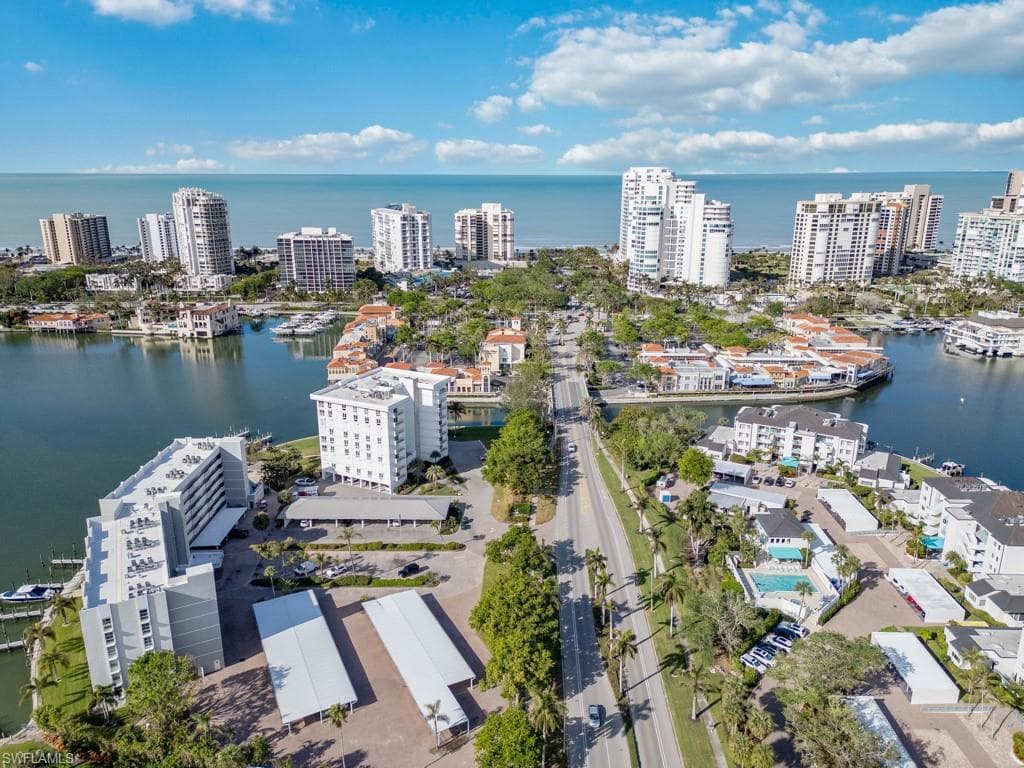 300 Park Shore Dr 5a, Naples, FL 34103-27