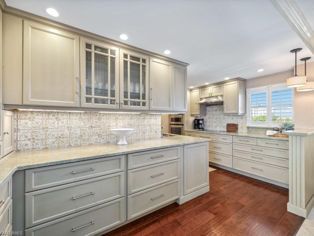 300 Park Shore Dr 5a, Naples, FL 34103-2