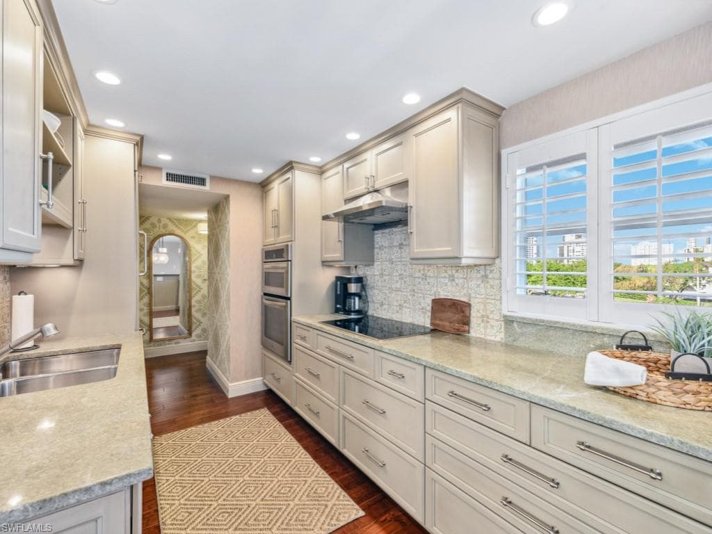300 Park Shore Dr 5a, Naples, FL 34103-3