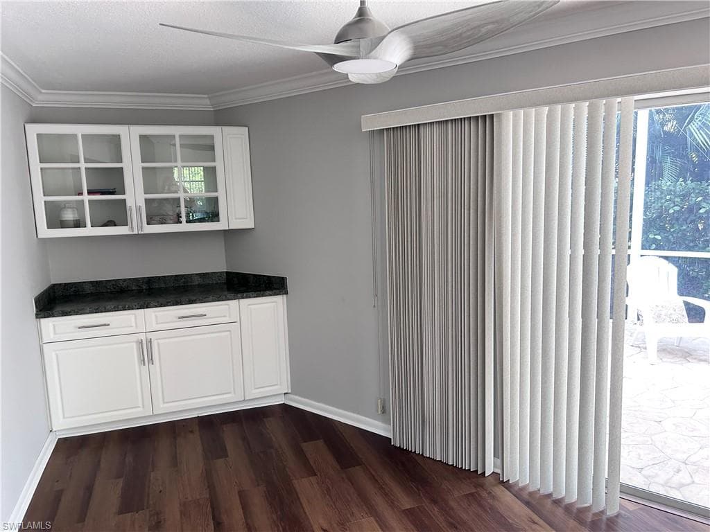 4550 Lakewood Blvd, Naples, FL 34112-16