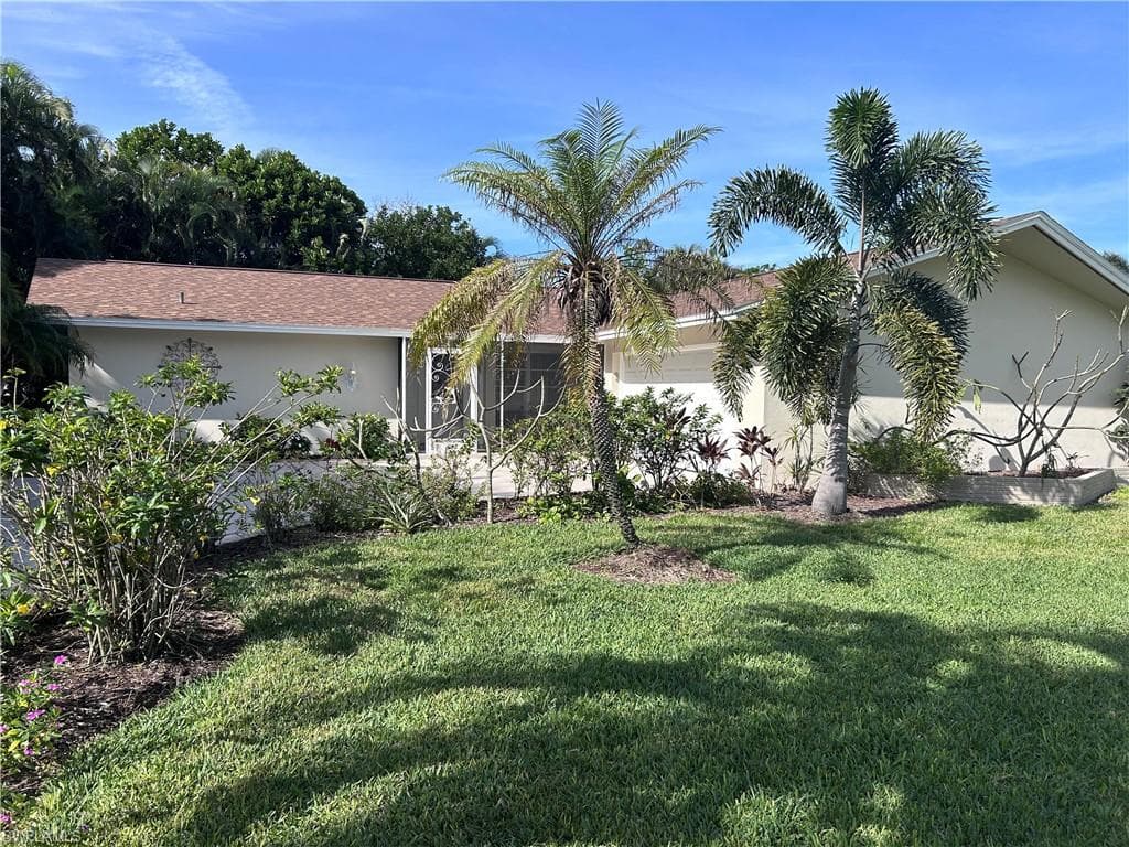 4550 Lakewood Blvd, Naples, FL 34112-1