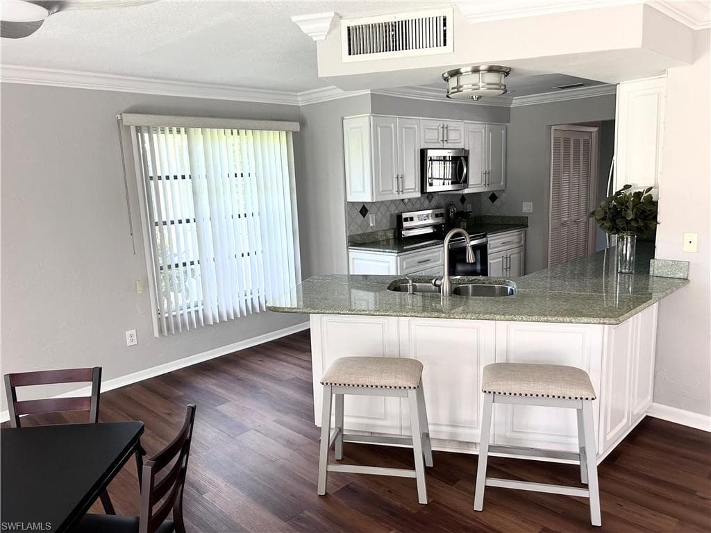 4550 Lakewood Blvd, Naples, FL 34112-19