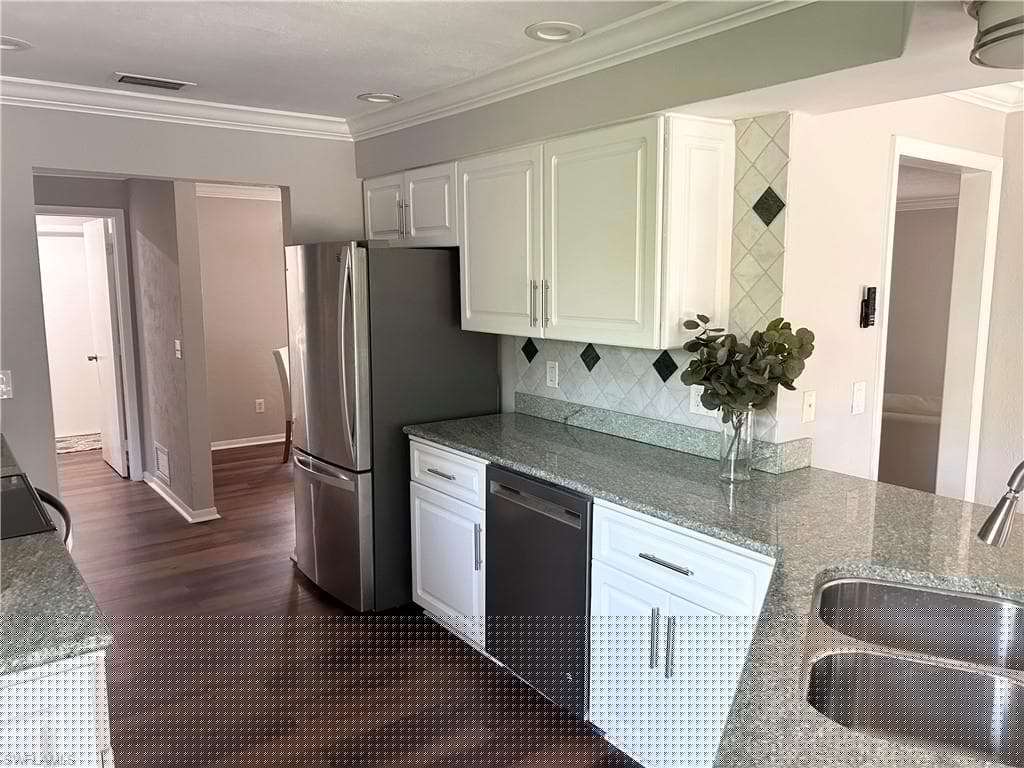 4550 Lakewood Blvd, Naples, FL 34112-21
