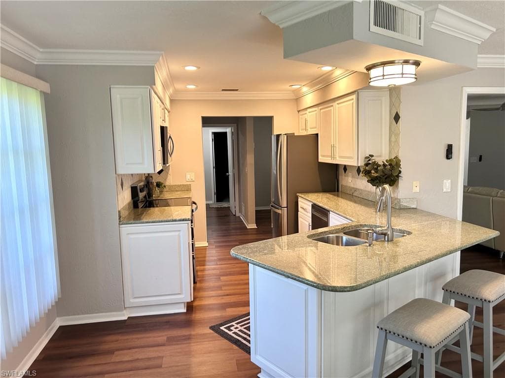 4550 Lakewood Blvd, Naples, FL 34112-31