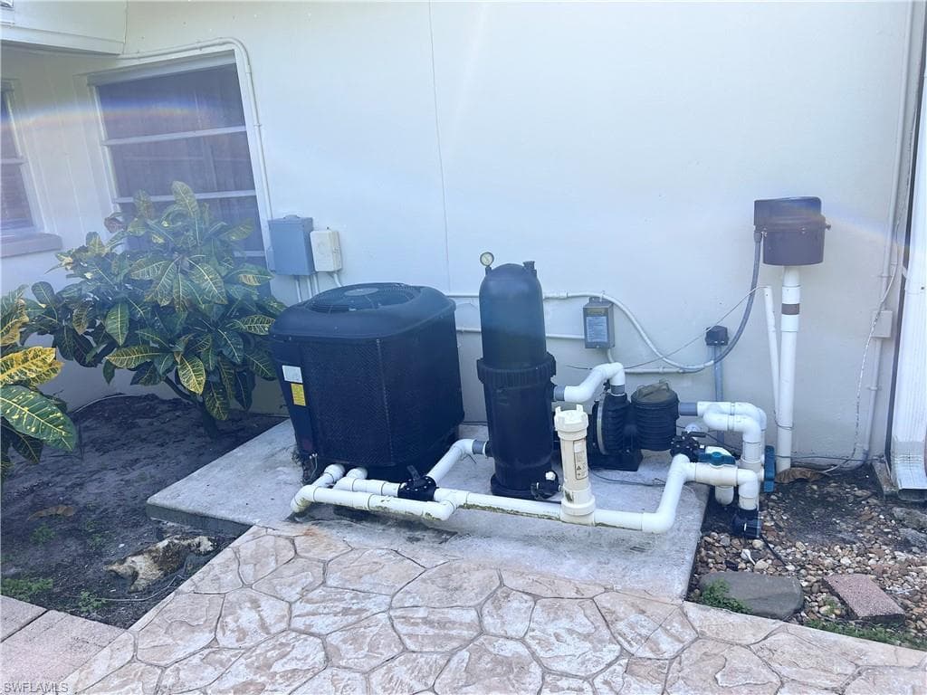4550 Lakewood Blvd, Naples, FL 34112-35