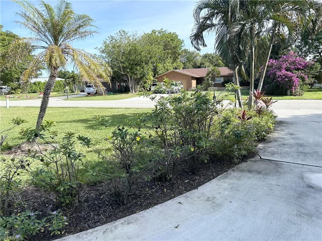 4550 Lakewood Blvd, Naples, FL 34112-38