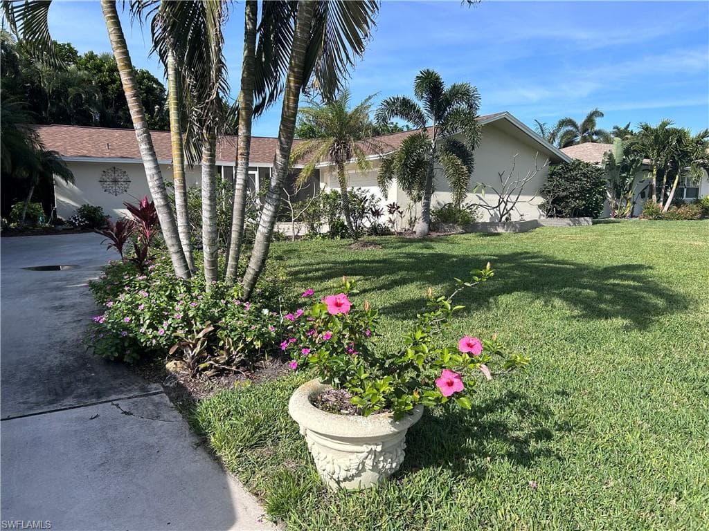 4550 Lakewood Blvd, Naples, FL 34112-3