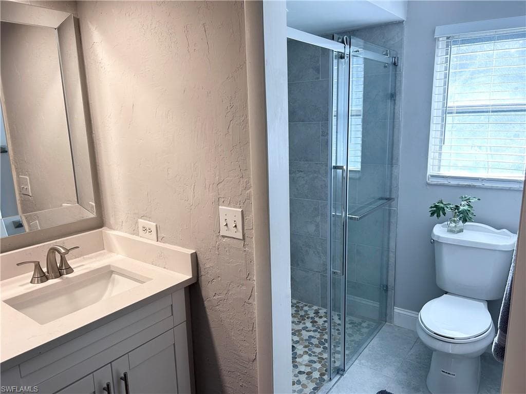 4550 Lakewood Blvd, Naples, FL 34112-7