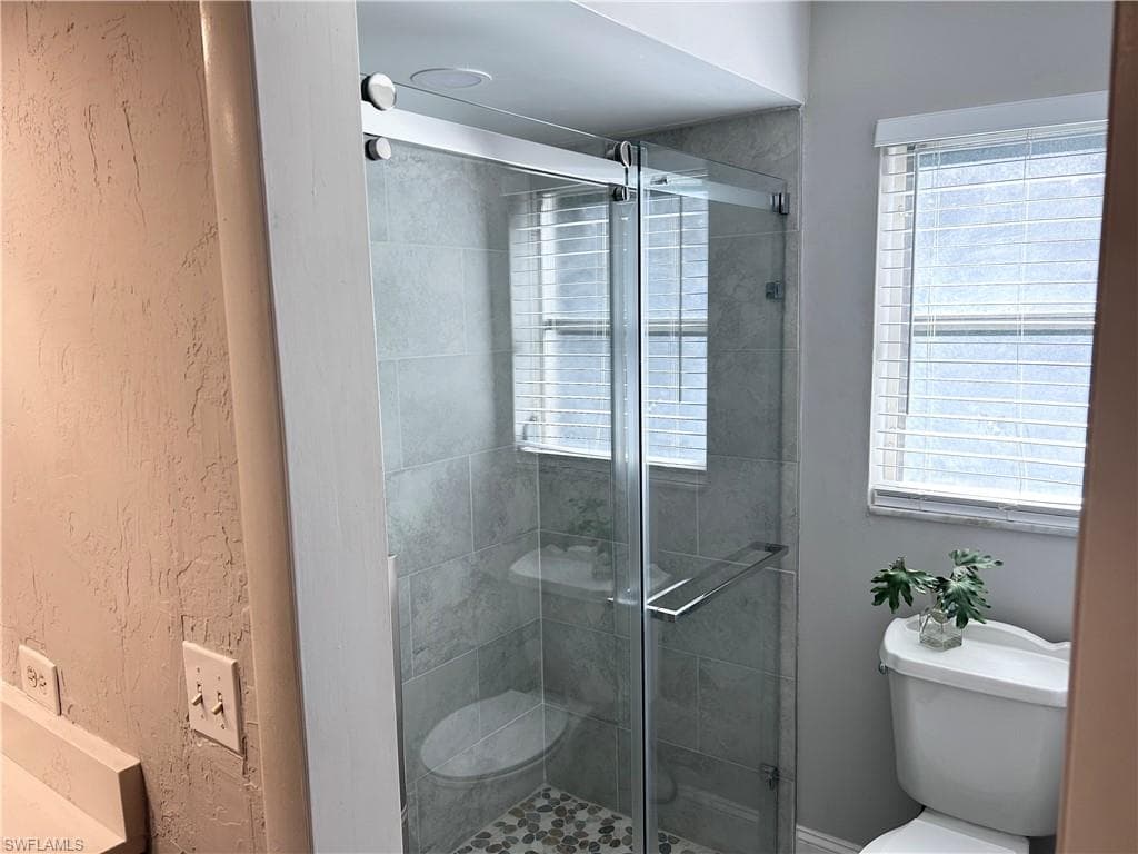 4550 Lakewood Blvd, Naples, FL 34112-8