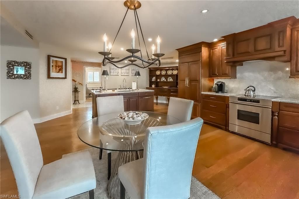 9051 Gulf Shore Dr 103, Naples, FL 34108-9