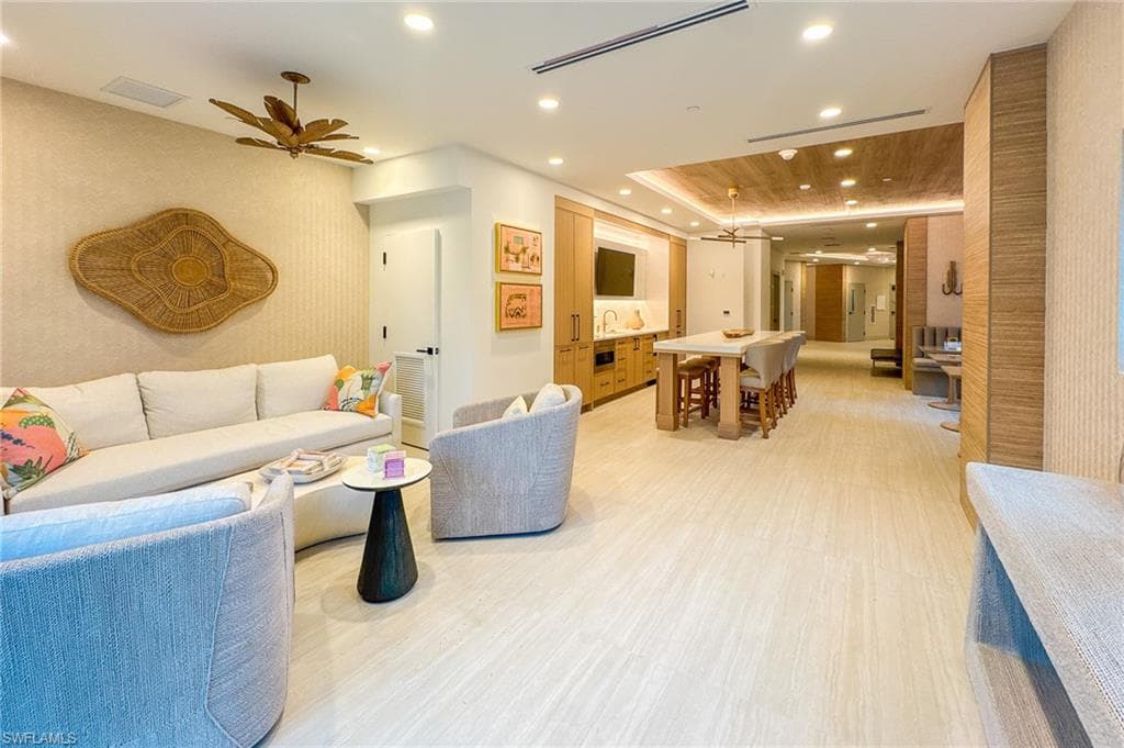 9051 Gulf Shore Dr 103, Naples, FL 34108-28