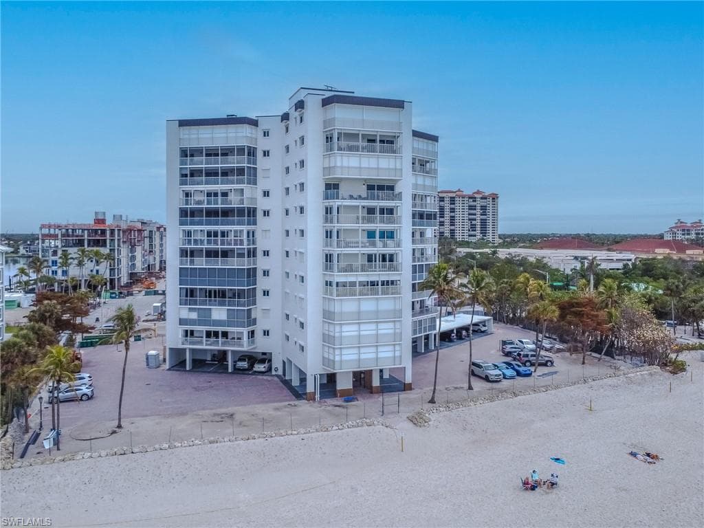 9051 Gulf Shore Dr 103, Naples, FL 34108-32