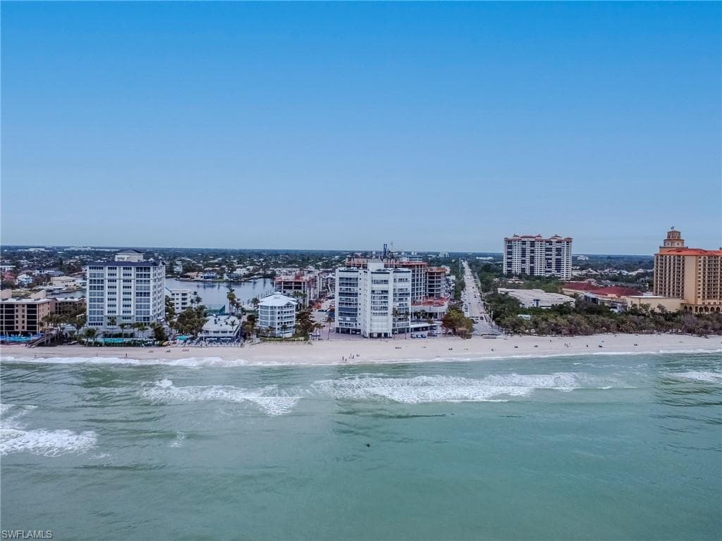 9051 Gulf Shore Dr 103, Naples, FL 34108-33