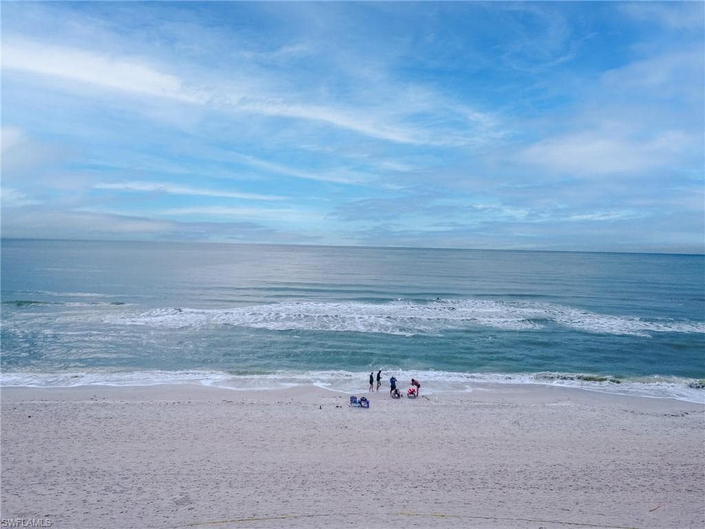 9051 Gulf Shore Dr 103, Naples, FL 34108-3