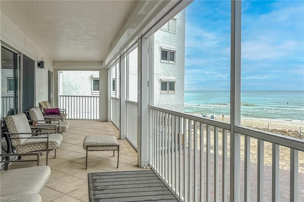 9051 Gulf Shore Dr 103, Naples, FL 34108-8