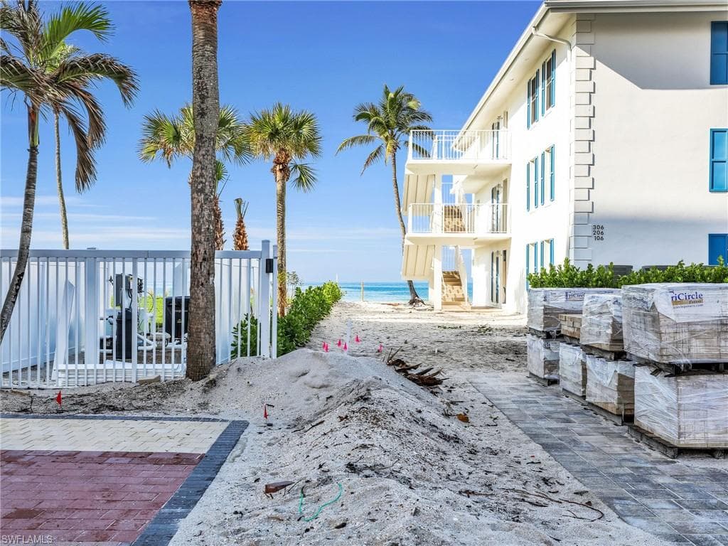 10540 Gulfshore Dr, Naples, FL 34108-13