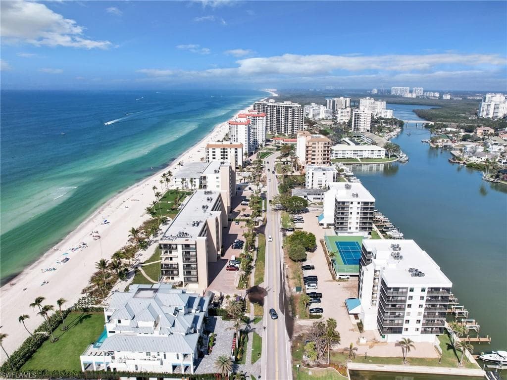 10540 Gulfshore Dr, Naples, FL 34108-15