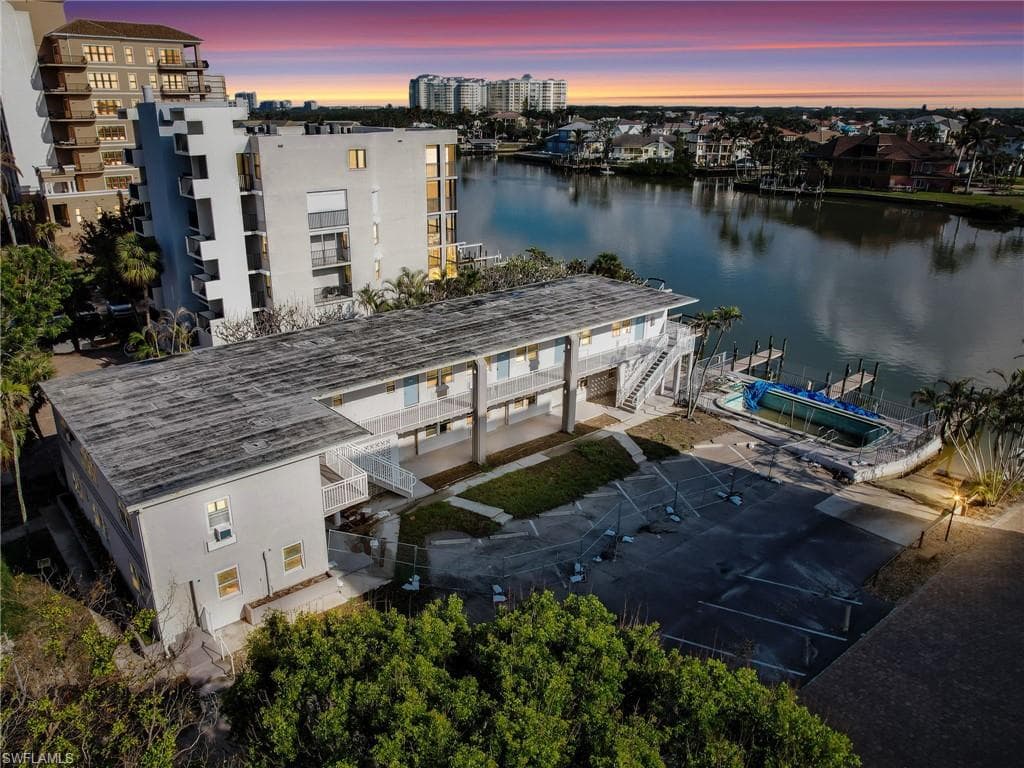 10540 Gulfshore Dr, Naples, FL 34108-3