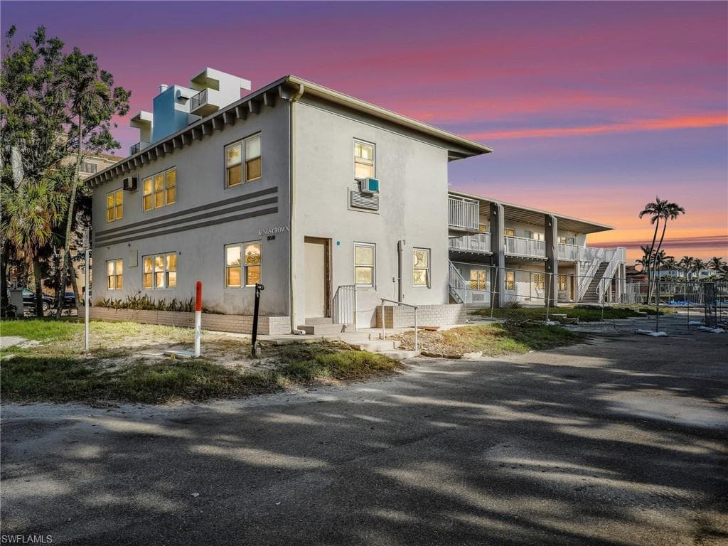 10540 Gulfshore Dr, Naples, FL 34108-6