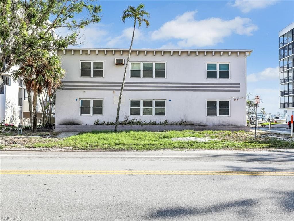 10540 Gulfshore Dr, Naples, FL 34108-7