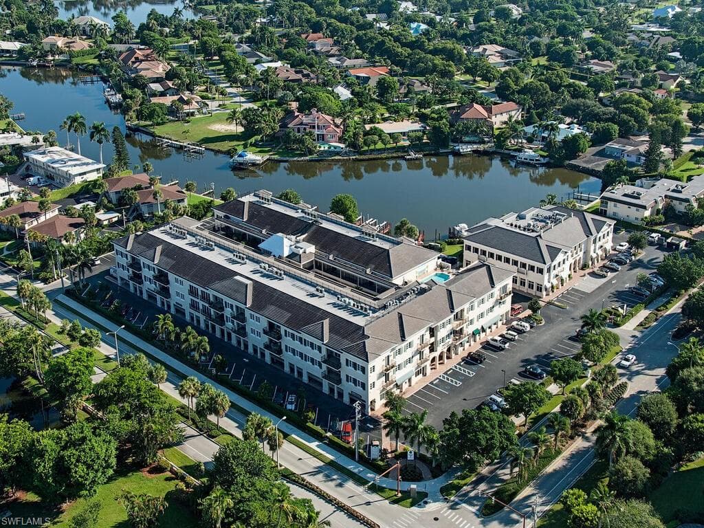 1400 Gulf Shore Blvd N 305, Naples, FL 34102-18