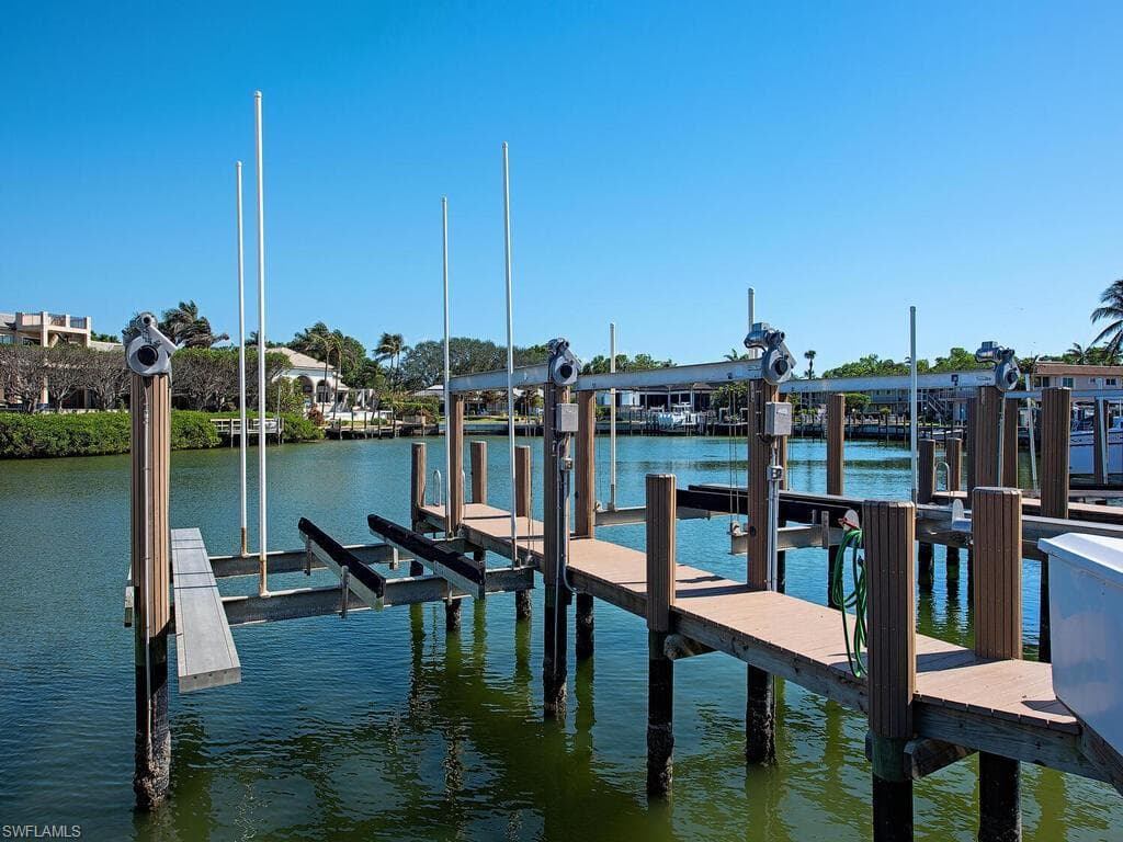 1400 Gulf Shore Blvd N 305, Naples, FL 34102-2