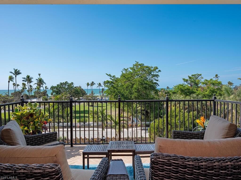 1400 Gulf Shore Blvd N 305, Naples, FL 34102-6