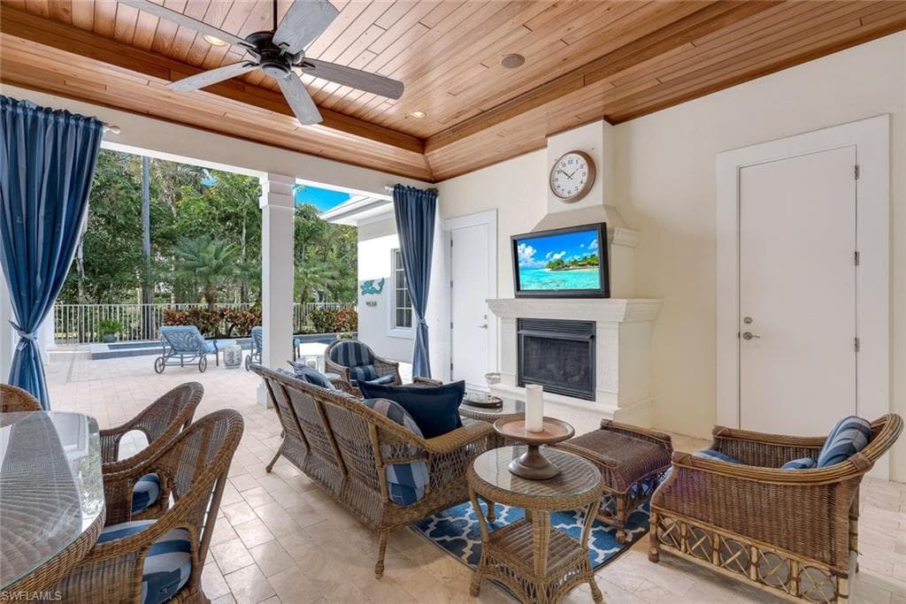 455 13th Ave S, Naples, FL 34102-9