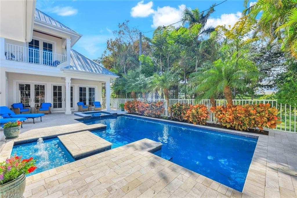 455 13th Ave S, Naples, FL 34102-5
