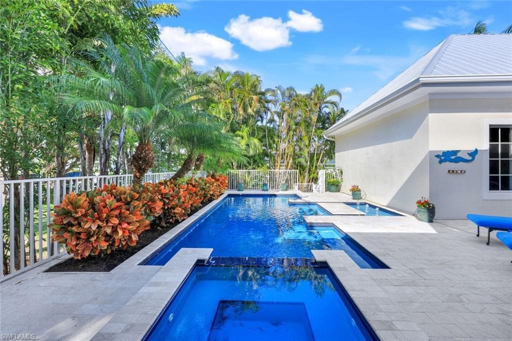 455 13th Ave S, Naples, FL 34102-7