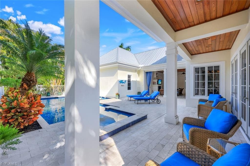 455 13th Ave S, Naples, FL 34102-8