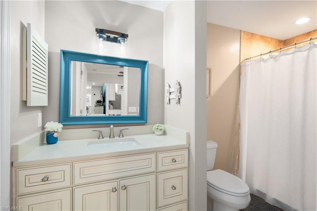 900 Coconut Cir W, Naples, FL 34104-16