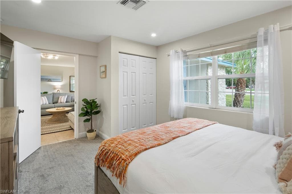 900 Coconut Cir W, Naples, FL 34104-8