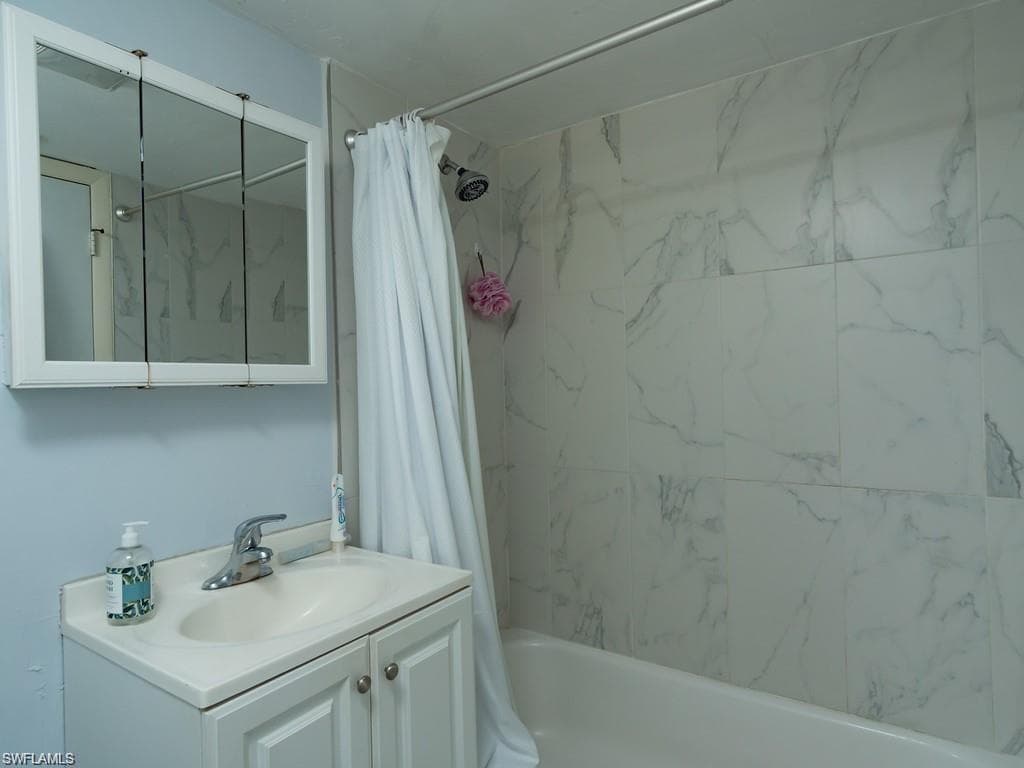 1480 Green Valley Cir 204, Naples, FL 34104-4