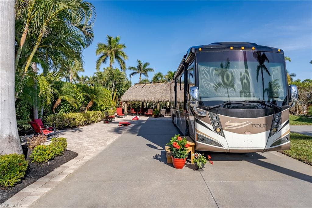 13606 Snapper Ln, Naples, FL 34114-34