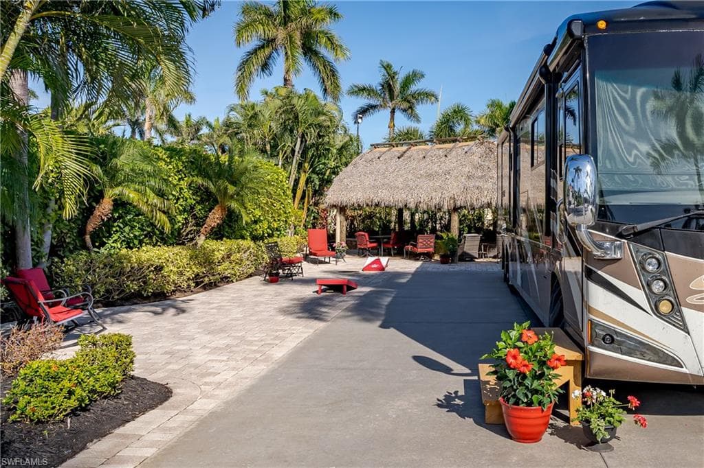 13606 Snapper Ln, Naples, FL 34114-35