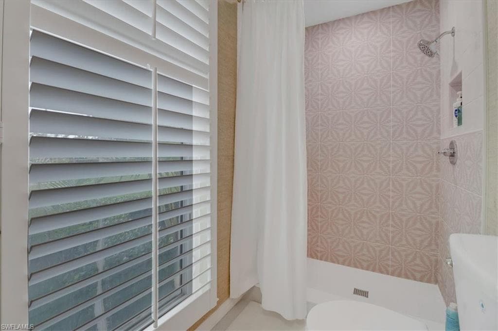 701 Harbour Dr, Naples, FL 34103-11