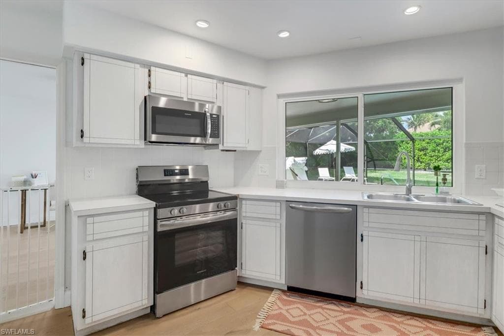 701 Harbour Dr, Naples, FL 34103-17