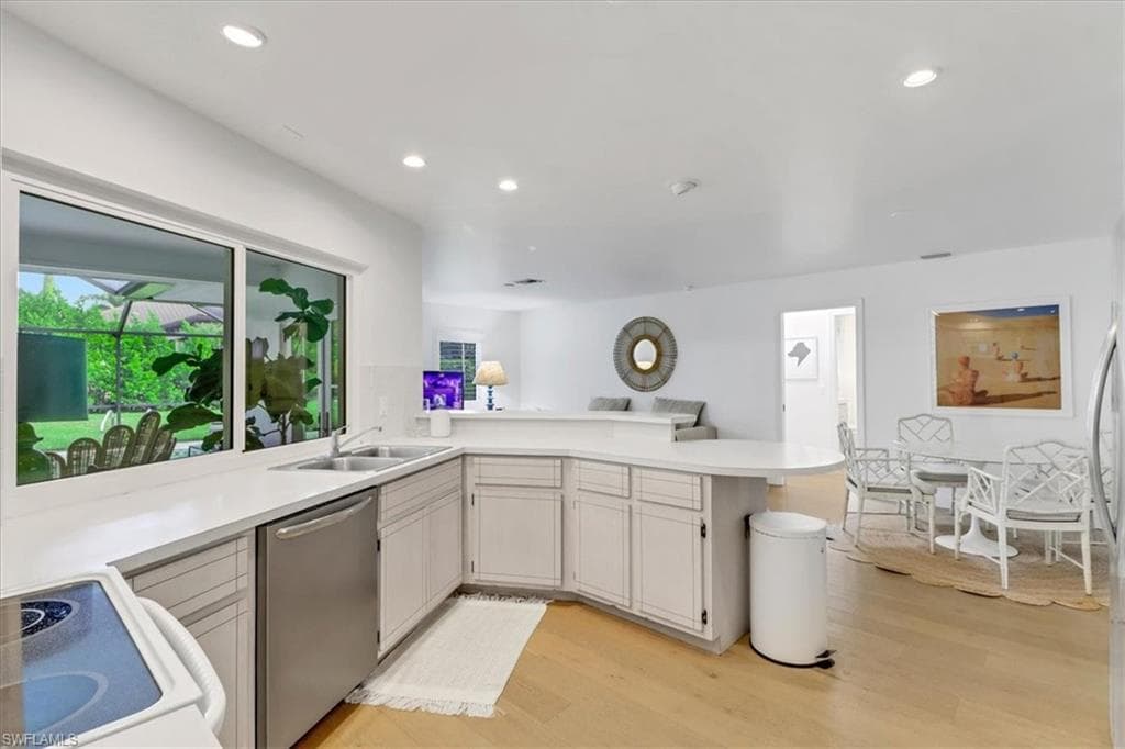 701 Harbour Dr, Naples, FL 34103-18