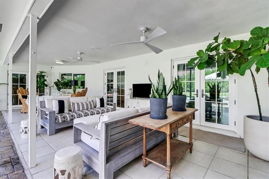 701 Harbour Dr, Naples, FL 34103-32