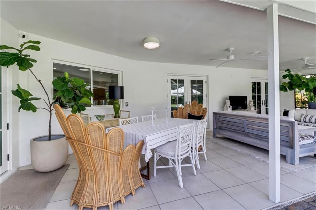 701 Harbour Dr, Naples, FL 34103-33