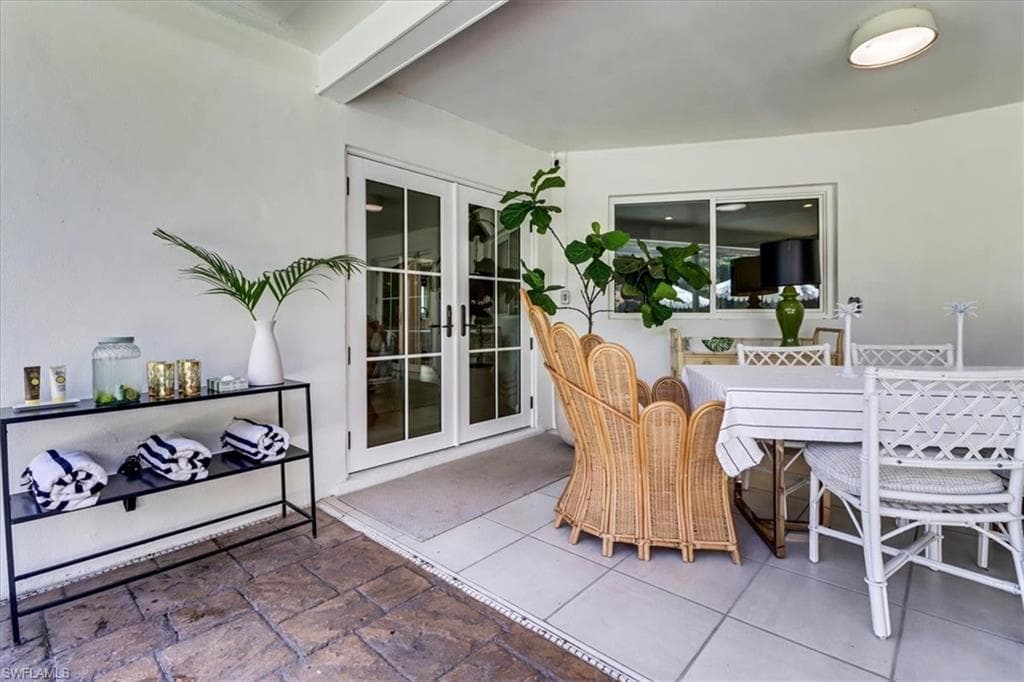 701 Harbour Dr, Naples, FL 34103-34