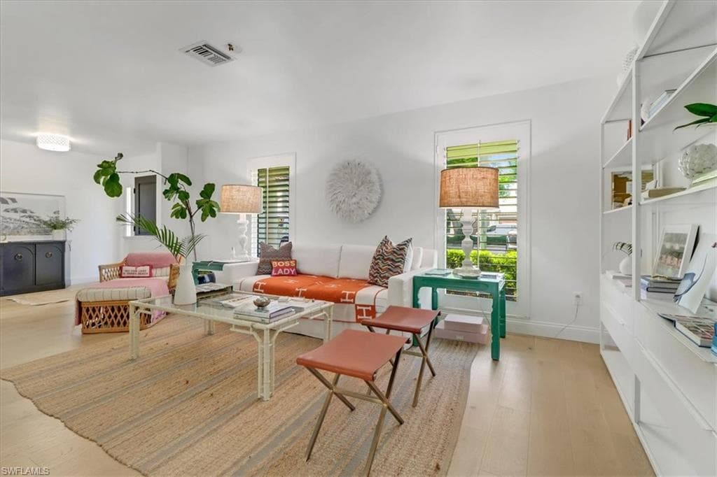 701 Harbour Dr, Naples, FL 34103-6
