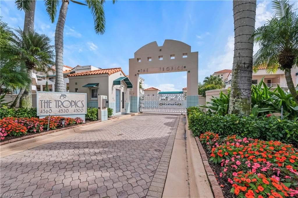 4500 Gulf Shore Blvd N 1-311, Naples, FL 34103-25