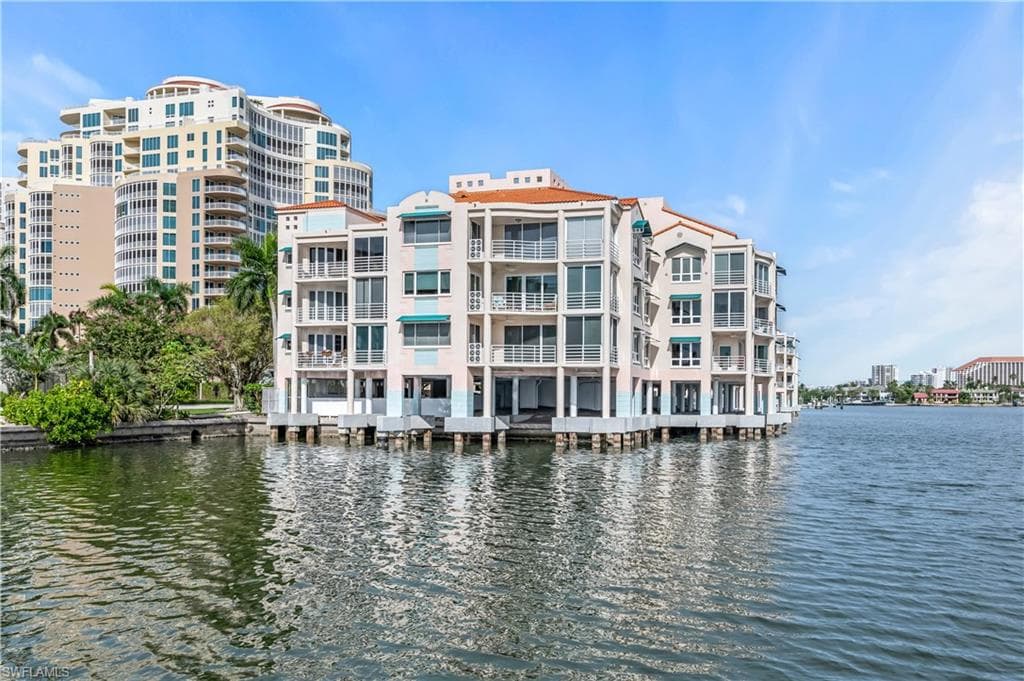 4500 Gulf Shore Blvd N 1-311, Naples, FL 34103-3