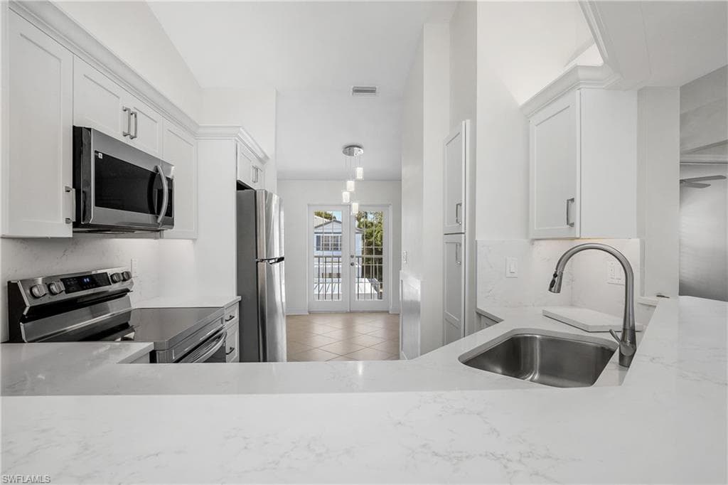 832 Tanbark Dr 204, Naples, FL 34108-18