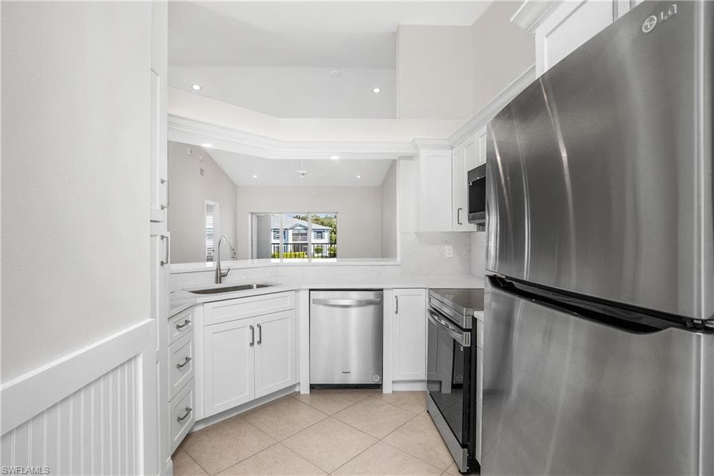 832 Tanbark Dr 204, Naples, FL 34108-19