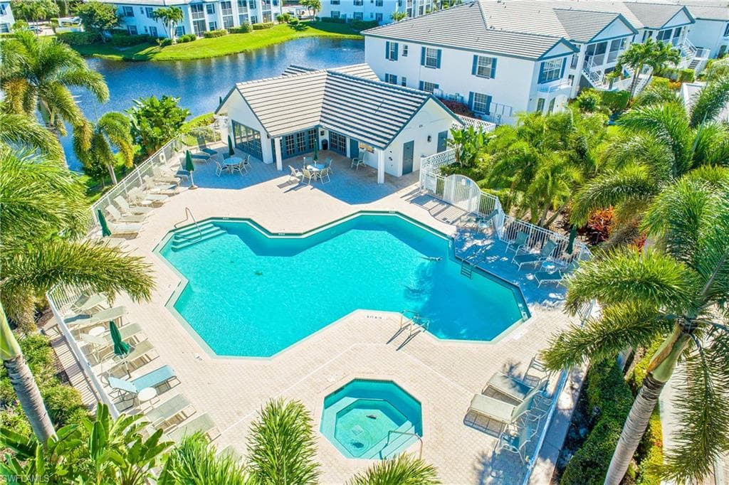 832 Tanbark Dr 204, Naples, FL 34108-33
