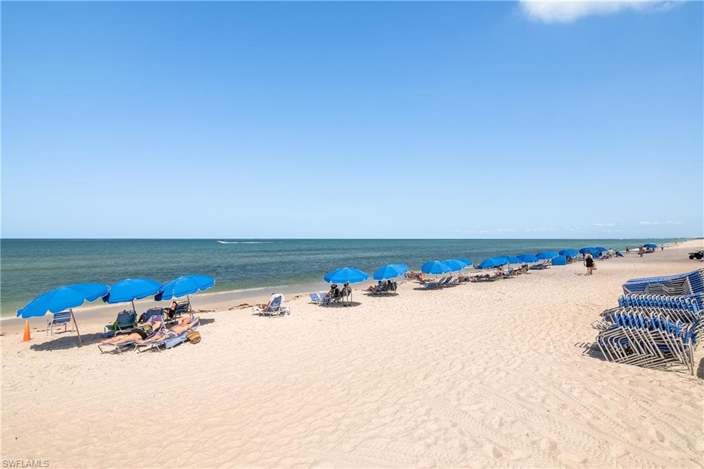 832 Tanbark Dr 204, Naples, FL 34108-37