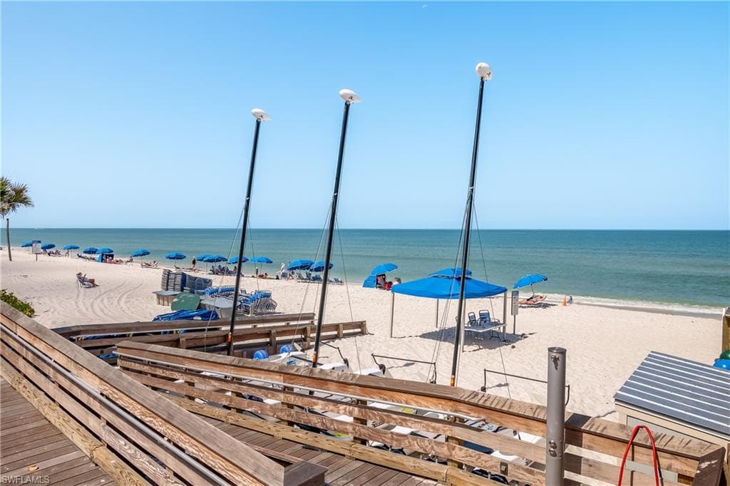 832 Tanbark Dr 204, Naples, FL 34108-38